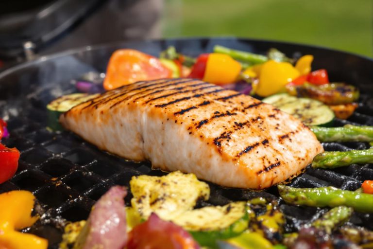 Le truc imparable pour que le poisson ne colle jamais à votre grille de barbecue.jpg